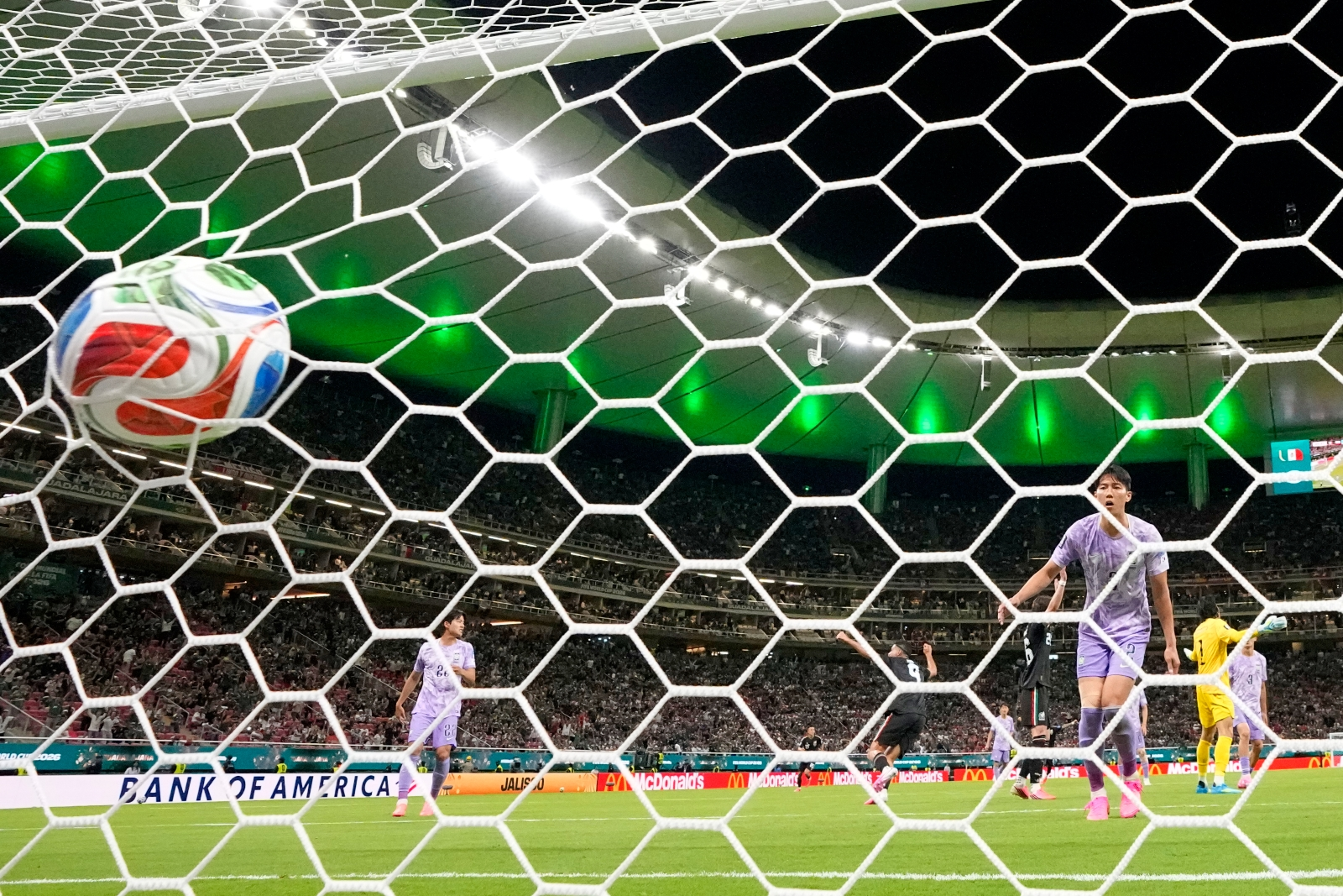 Video bàn thắng Mexico 1-0 Hàn Quốc: Vé đi tiếp cho đội đồng chủ nhà